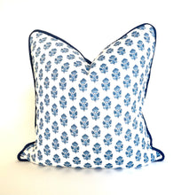 Load image into Gallery viewer, Julian Pattern by Thibaut